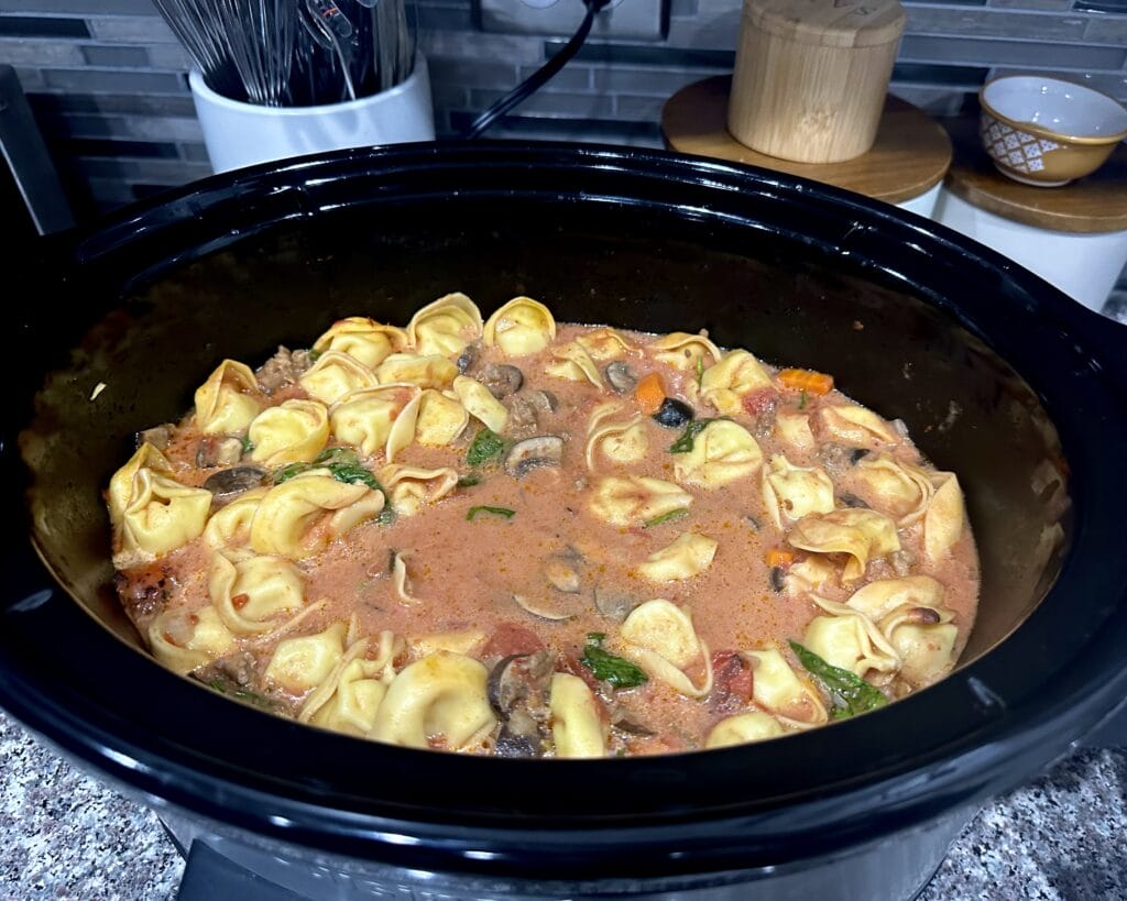 Slowcooker tortellini soup